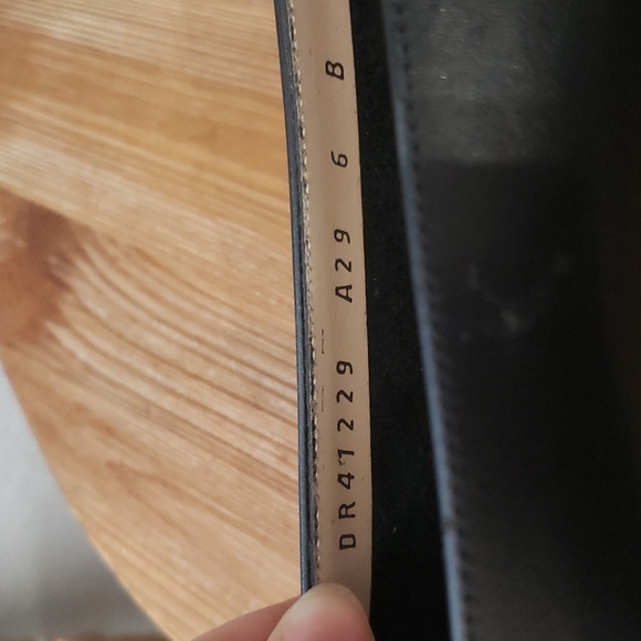 SALVATORE FERRAGAMO Classic Vara Black/Black Patent Bow Pump - Picture 12 of 12